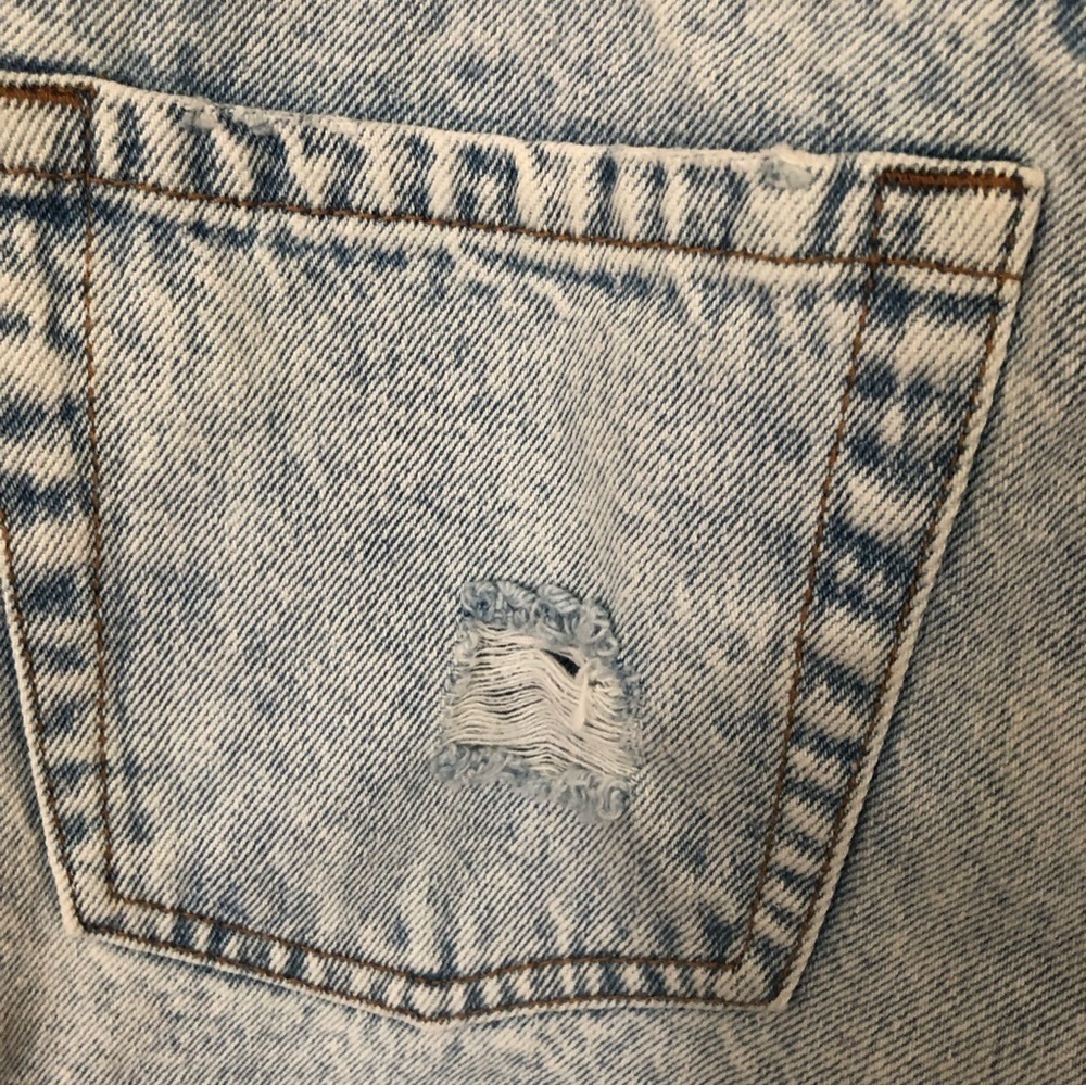 High Rise High Waist Light Wash Distressed Mom Jeans Size 26 - Picture 14 of 16